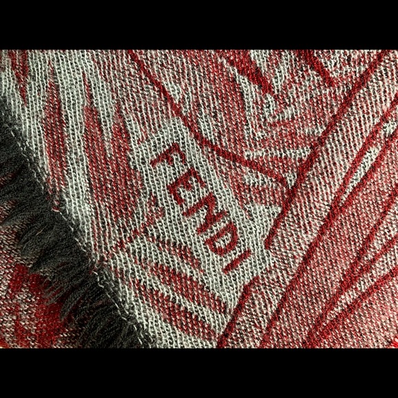 Fendi reversible Lotus/Rising Sun stole/scarf, wool blend, great condition - Picture 2 of 9